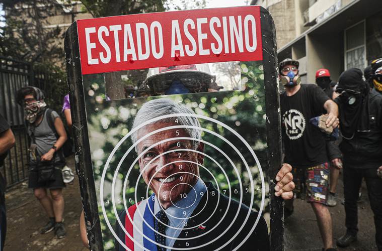 La protesta contra el aumento de la tarifa del metro de Chile contra el presidente Sebastián Piñera explica