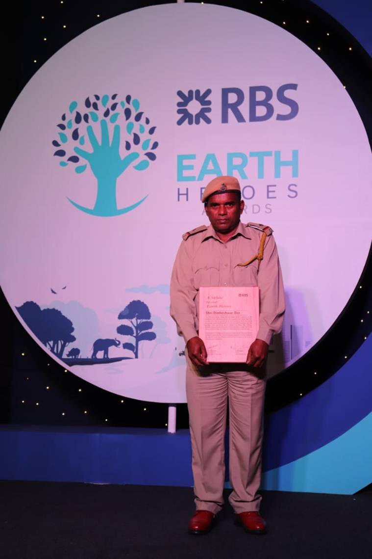 Kaziranga National Park, Kaziranga forest guard wins Earth Heroes Award, Royal Bank of Scotland Earth Heroes award 2019, Dimbeshwar Das, rhino conservation in Kaziranga, poaching in Kaziranga, Kaziranga wildlife, indian express, latest news