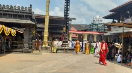 devotees-at-kollur-mookambika-temple