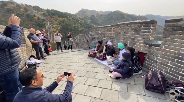 guru nanak jayanti, gurpurab 550, great wall of china, 550 guru nanak birthday, great wall china gurpurab kirtan, viral news, viral videos, indian express