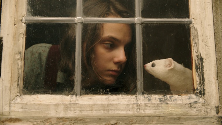 Dafne Keen lyra his dark materials
