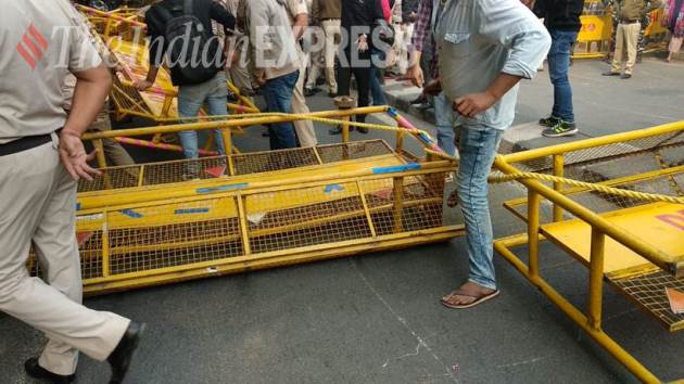 jnu protest, jnu protest images, jnu protest news, jnu protest photos, jnu protest students clash with police images, jnu protest photo gallery, indian express images