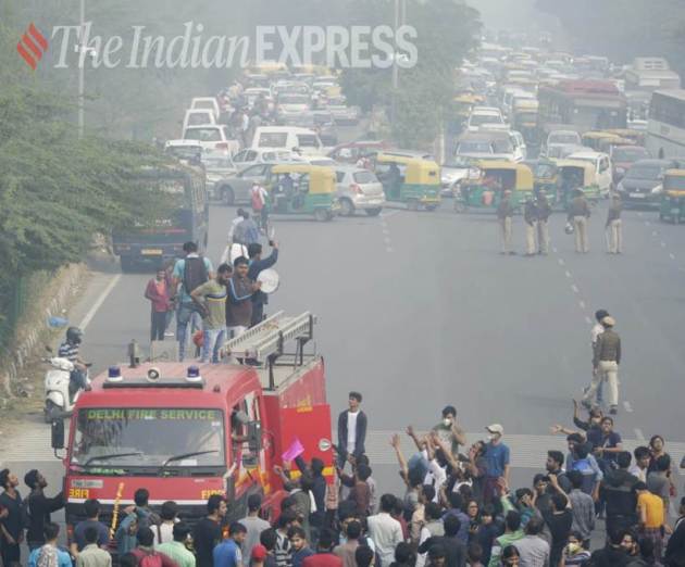 jnu protest, jnu protest images, jnu protest news, jnu protest photos, jnu protest students clash with police images, jnu protest photo gallery, indian express images