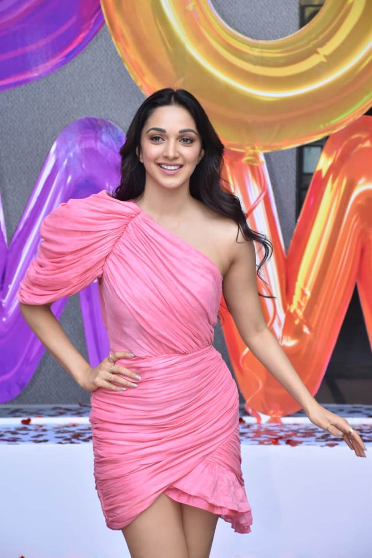 Kiara Advani's Bustier Red Dress Or Khushi Kapoor's Satin Pink Corset Dress?  Which One Is Your Ideal Date Night Look | IWMBuzz