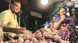 kolkata city news, onion prices, onion prices in west bengal, onion prices india, cyclone bulbul