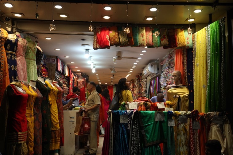 sarojini nagar shoes shop