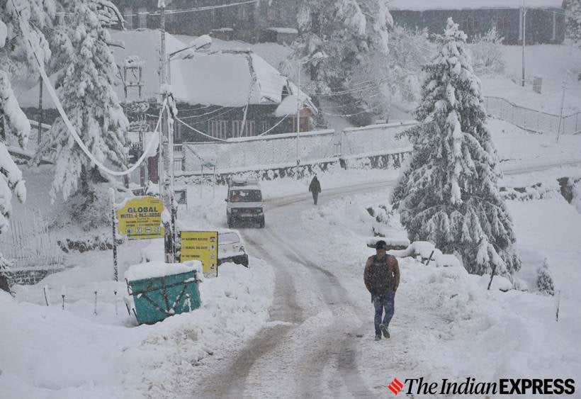 jammu and kashmir news, kashmir snowfall, kashmir snowfall photos, gulmarg snowfall, j&k news, snow in kashmir, kashmir first snowfall, weather news, indian express