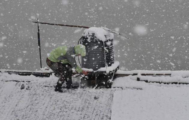 jammu and kashmir news, kashmir snowfall, kashmir snowfall photos, gulmarg snowfall, j&k news, snow in kashmir, kashmir first snowfall, weather news, indian express