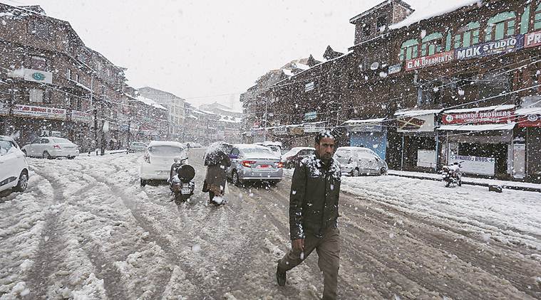 Srinagar snowfall, Gulmarg snowfall, Kashmir snowfall, Winters 2019, Delhi rains, Delhi Srinagar flights, Indian Express