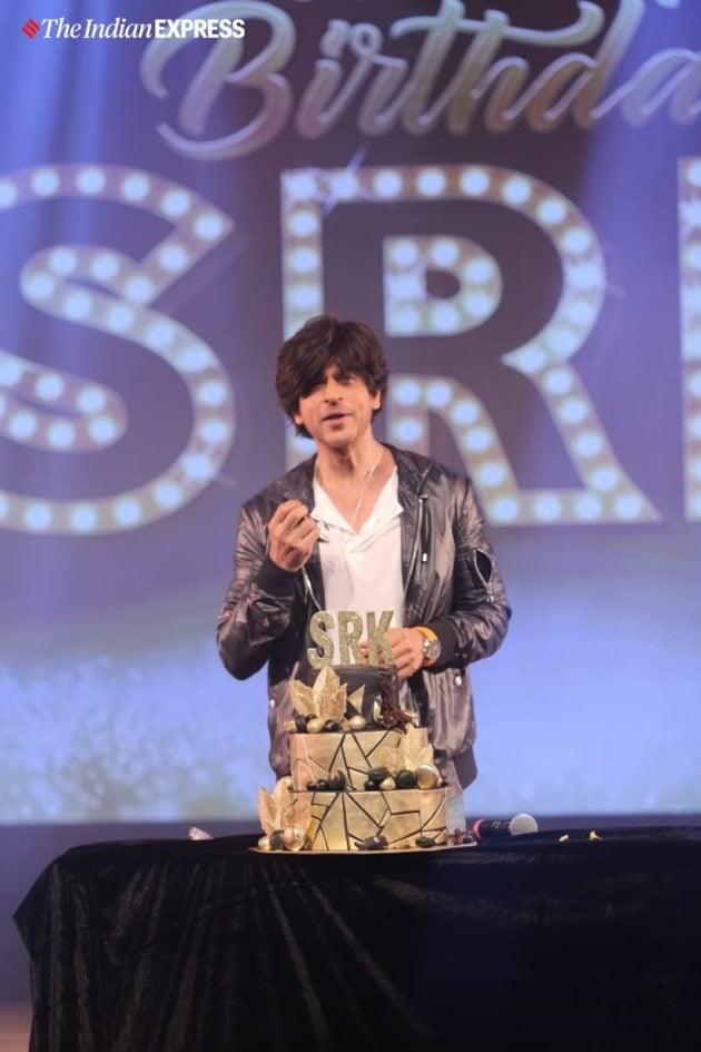 Shah Rukh Khan Celebrates 54th Birthday With Fans Entertainment Gallery News The Indian Express 