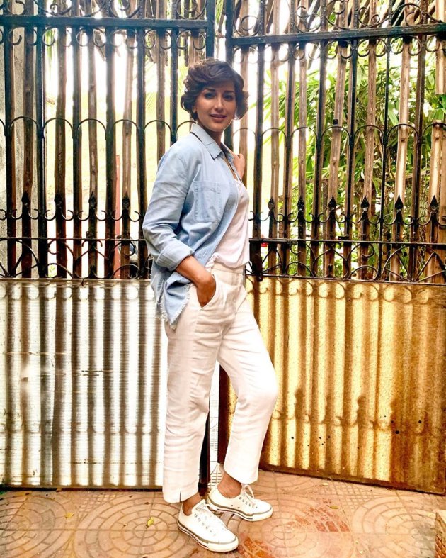 Sonali Bendre photo