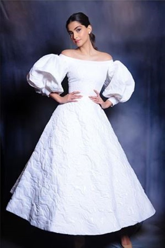 sonam kapoor latest photos, sonam kapoor recent photos, sonam kapoor, sonam kapoor fashion, celeb fashion, indian express. lifestyle