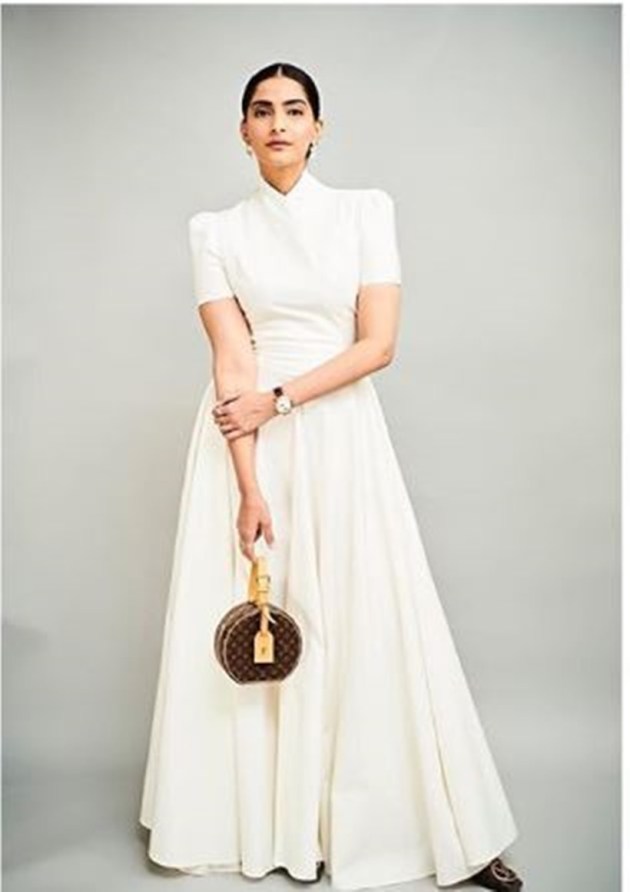 sonam kapoor latest photos, sonam kapoor recent photos, sonam kapoor, sonam kapoor fashion, celeb fashion, indian express. lifestyle