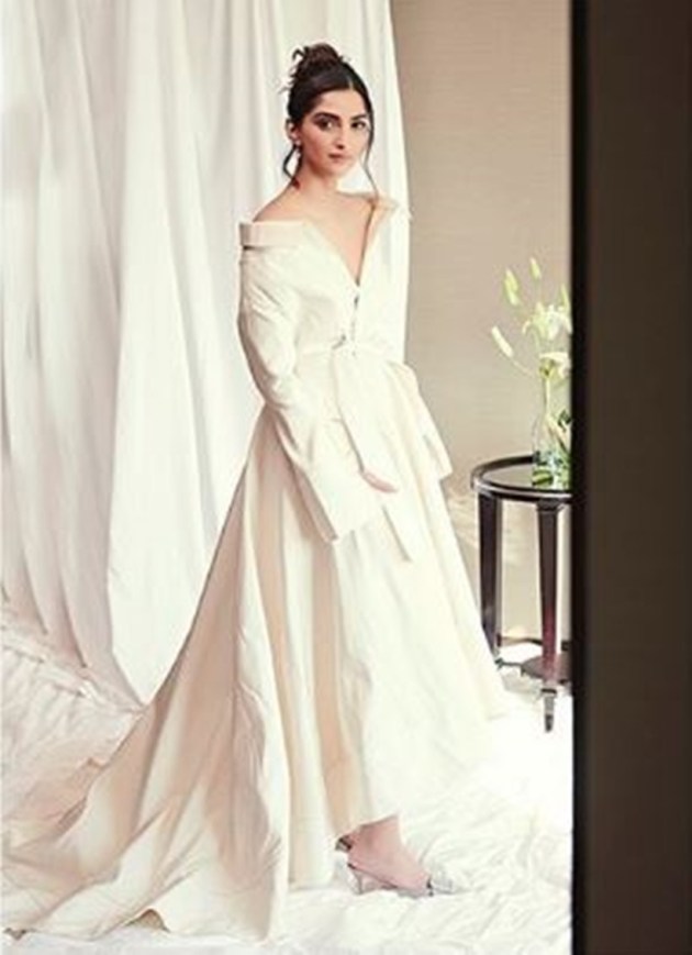 sonam kapoor latest photos, sonam kapoor recent photos, sonam kapoor, sonam kapoor fashion, celeb fashion, indian express. lifestyle