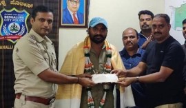 Autodriver-Bengaluru-felicitated-Bangalore-Police-DCP-Marathahalli-Whitefield