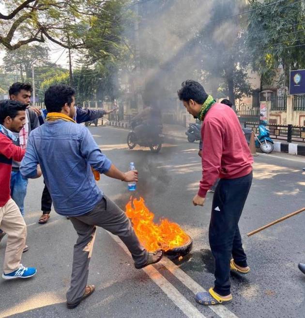 assam, assam bandh, assam bandh photos, assam news, assam bandh today, assam bandh today news, assam latest news, assam bandh today latest news, Assam bandh 10th december 2019, assam bandh live news, citizenship amendment bill, citizenship amendment bill in hindi, citizenship amendment bill 2019, citizenship amendment bill news, citizenship amendment bill today news, citizenship amendment bill protest, citizenship amendment bill in hindi news, cab news, cab latest news
