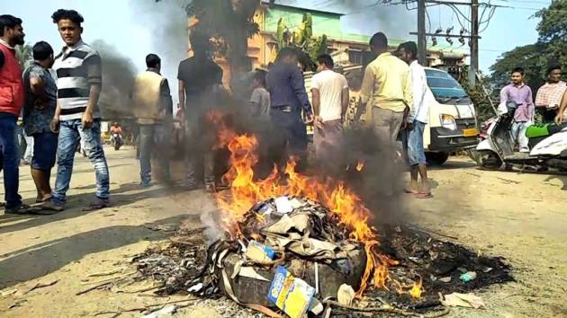 assam, assam bandh, assam bandh photos, assam news, assam bandh today, assam bandh today news, assam latest news, assam bandh today latest news, Assam bandh 10th december 2019, assam bandh live news, citizenship amendment bill, citizenship amendment bill in hindi, citizenship amendment bill 2019, citizenship amendment bill news, citizenship amendment bill today news, citizenship amendment bill protest, citizenship amendment bill in hindi news, cab news, cab latest news
