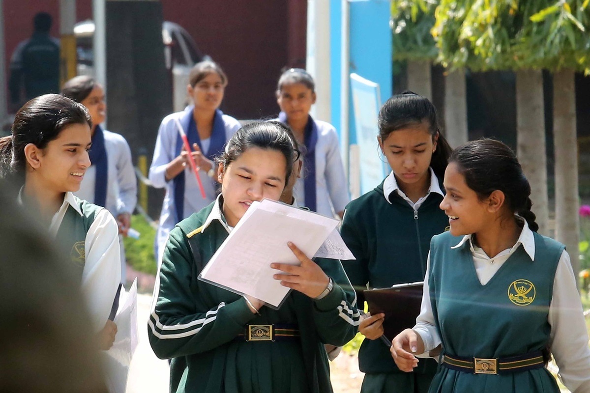 women in stem, girls in technical courses,