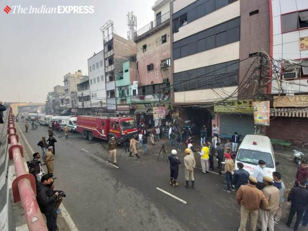 Delhi anaj mandi fire, delhi fire, delhi rani jhanshi road fire, Arvidn kejriwal, Delhi fire photos, delhi fire deaths, Indian express photos