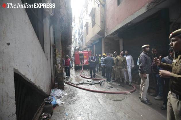 Delhi anaj mandi fire, delhi fire, delhi rani jhanshi road fire, Arvidn kejriwal, Delhi fire photos, delhi fire deaths, Indian express photos