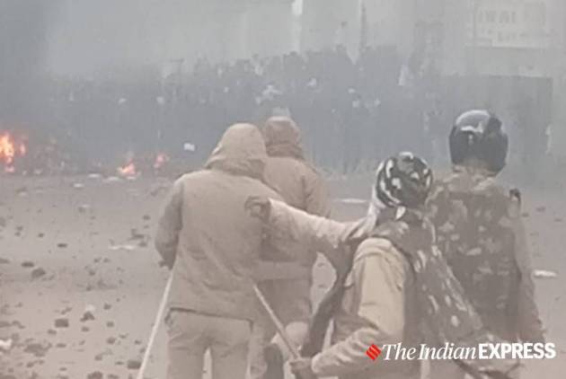Protests against CAA continue in Delhi, protest march at Seelampur turns violent