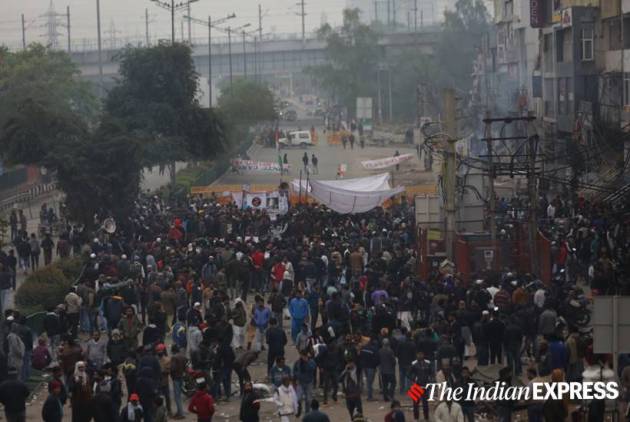 Protests against CAA continue in Delhi, protest march at Seelampur turns violent