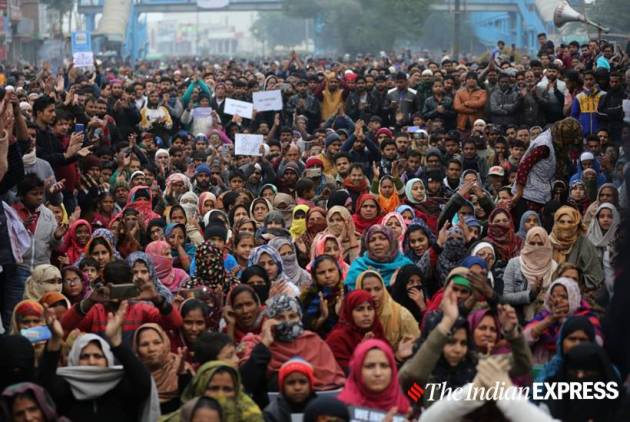 Protests against CAA continue in Delhi, protest march at Seelampur turns violent