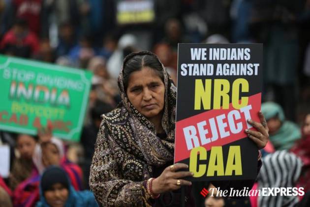 Protests against CAA continue in Delhi, protest march at Seelampur turns violent