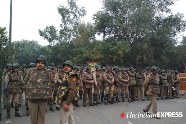 Protests against CAA continue in Delhi, protest march at Seelampur turns violent