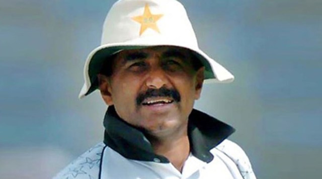 Miandad feels that current players should watch video clips of Gavaskar's batting to know how he tackled some of the world's most fearsome fast bowlers like Michael Holding, Andy Roberts, Malcolm Marshall. (File)