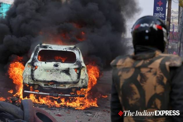 CAA protests turn violent in Lucknow as police station torched, vehicle set ablaze