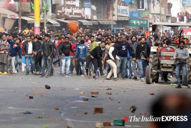 CAA protests turn violent in Lucknow as police station torched, vehicle set ablaze