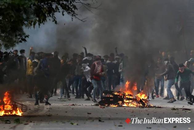 CAA protests turn violent in Lucknow as police station torched, vehicle set ablaze