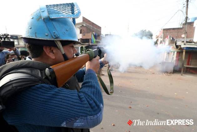 CAA protests turn violent in Lucknow as police station torched, vehicle set ablaze
