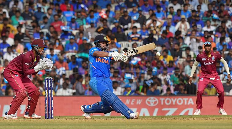 Rishabh Pant gets MS Dhoni's den to chant his name: Watch