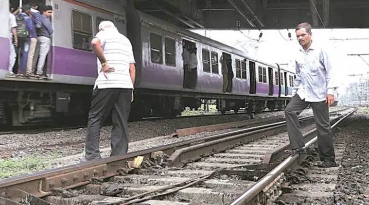 Mumbai 22 Year Old Woman Falls Off Crowded Train Dies Mumbai News