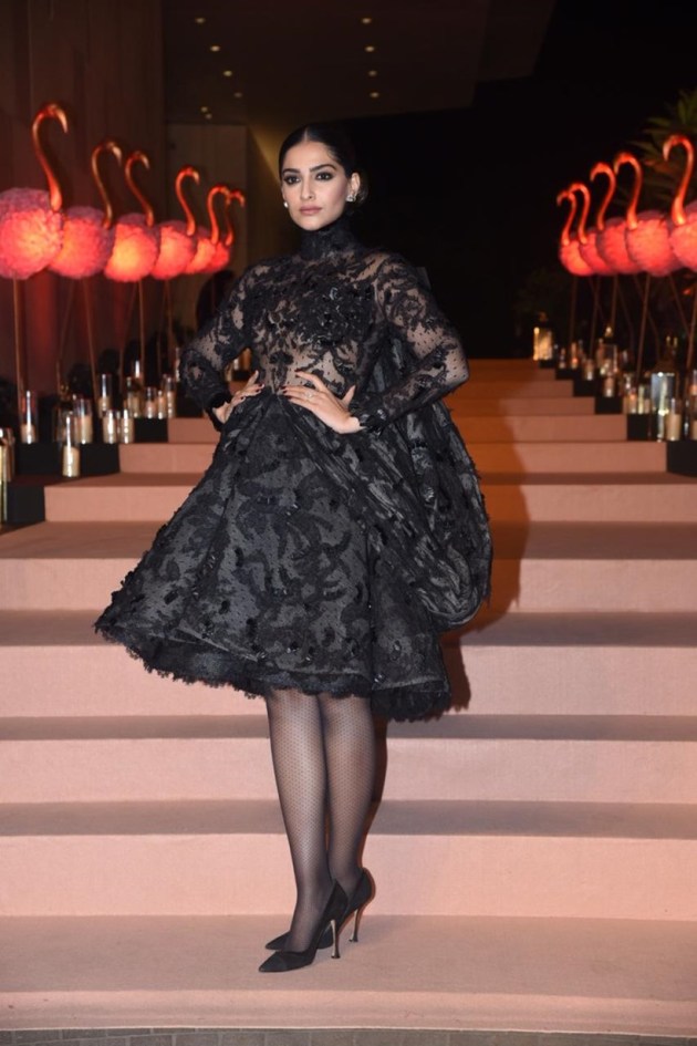 kareena kapoor latest photos, deepika padukone latest photos, alia bhatt latest photos, sonam kapoor latest photos, black outfits, indian express