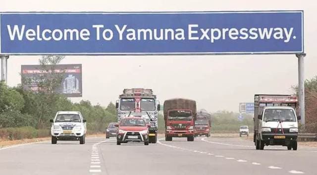 Delhi news, Bus passengers looted, yamuna expressway, Delhi, Indian express