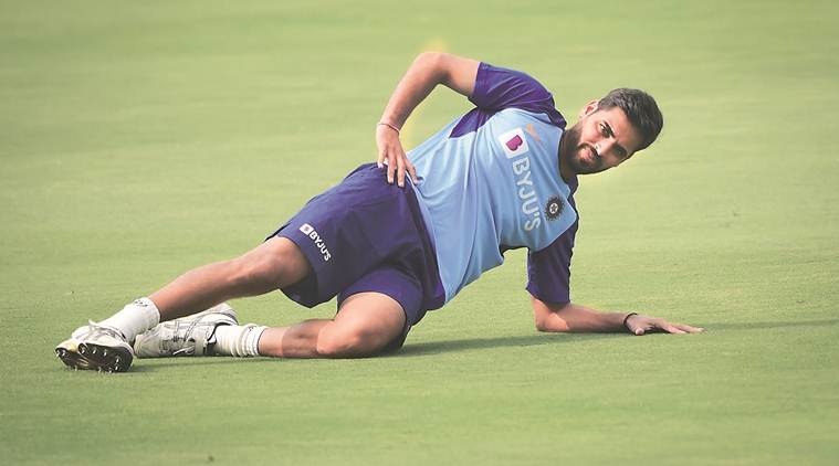 डेथ ओवर स्पेशलिस्ट भुवनेश्वर कुमार के बाहर होने से भारतीय टीम को एक बड़ा झटका लगा है।