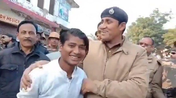 CAA, NRC, Citizenship Amendment Act protests, Santosh Mishra, Police SSP, Etawah, UP, trending, indian express, indian express news