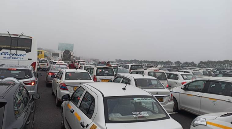 Ahead of CAA protests, police barricades halt traffic on Delhi-Gurgaon border