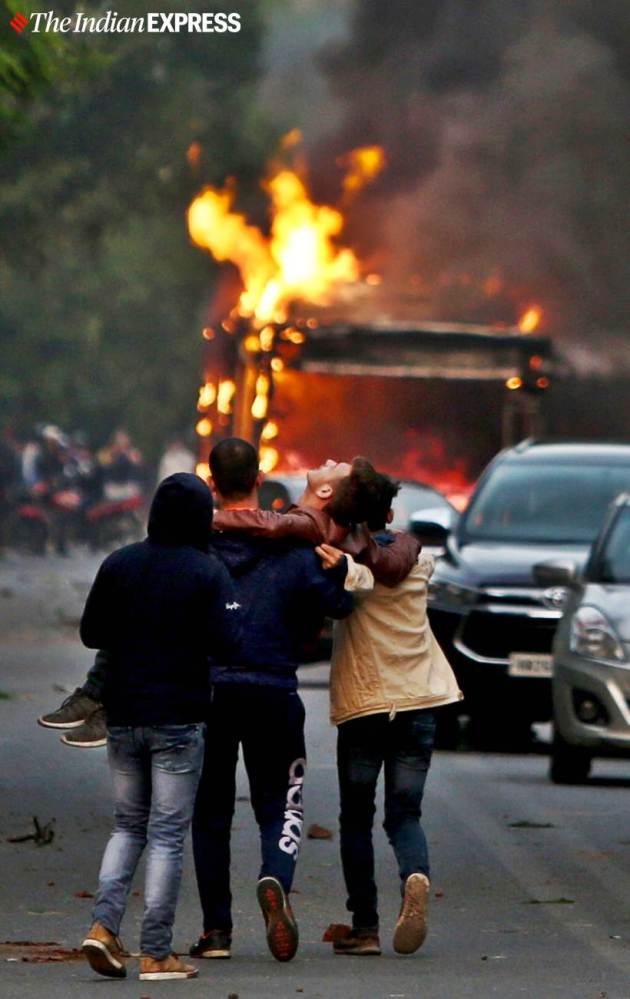 Delhi jamia photos, jamia protest photos delhi, delhi jamia citizenship protest, delhi protest photo, delhi jamia protest violence photos, indian express photos