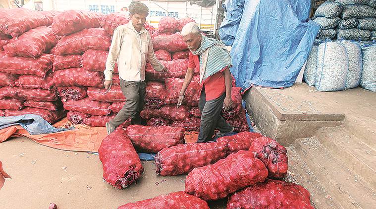 onion prices, onion prices hike, Govt halves stock holding limit for onions, onion prices Bihar, Bihar elections, indian express