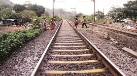 Mumbai coronavirus updates, Mumbai Covid 19 hospitals, Covid patient found dead on tracks, Mumbai news, shatabdi hospital Mumbai, Indian express, Mayor Kishori Pednekar