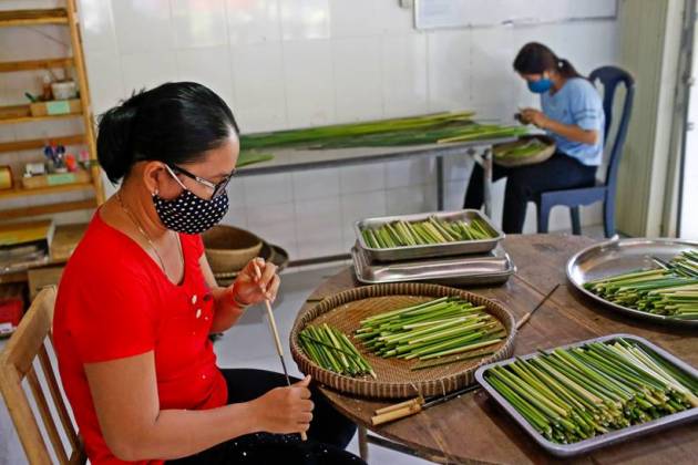 Vietnamese entrepreneur Tran Minh Tien, 3T, grass straw, wild grey sedge grass, lastic straw, environmentally friendly way, eco-friendly products, vietnam news, indian express