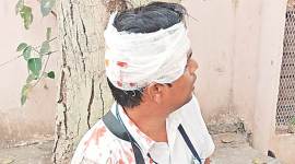 ticket collector pushed on track, tc pushed from platform at Bandra station, tc pushed by ticketless commuter, ticket collector at bandra station, bandra railway station, mumbai news, indian express news