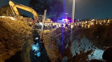 Labourer firemen trapped in trench in Pune, Pune accident, Dapodi accident, Phugewadi flyover, Pimpri Chinchwad fire brigade, Pune news, indian express