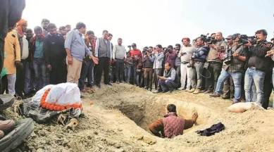 Unnao rape victim death, unnao rape victim family, unnao rape victim cremation, unnao rape victim sister, adityanath meeting with unnao rape victim family, indian express