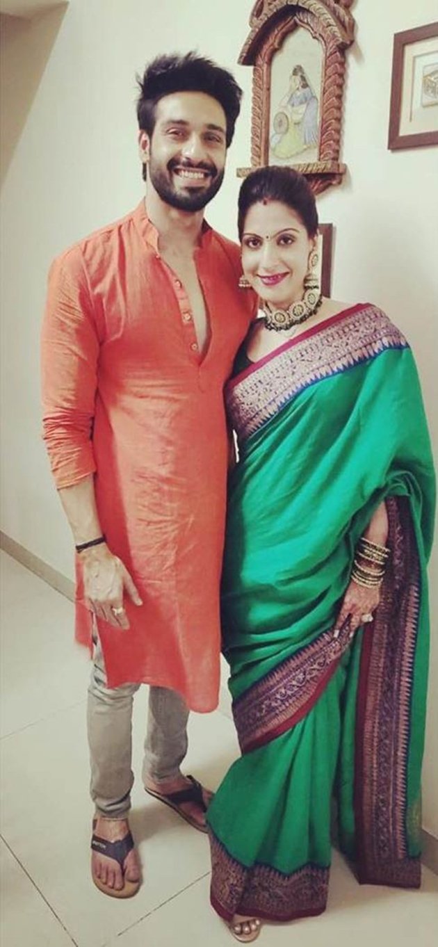 Vijayendra Kumeria wife