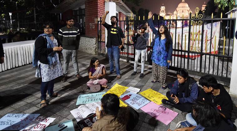 Swapan Dasgupta faces protesting students at Kolkata Literary Meet